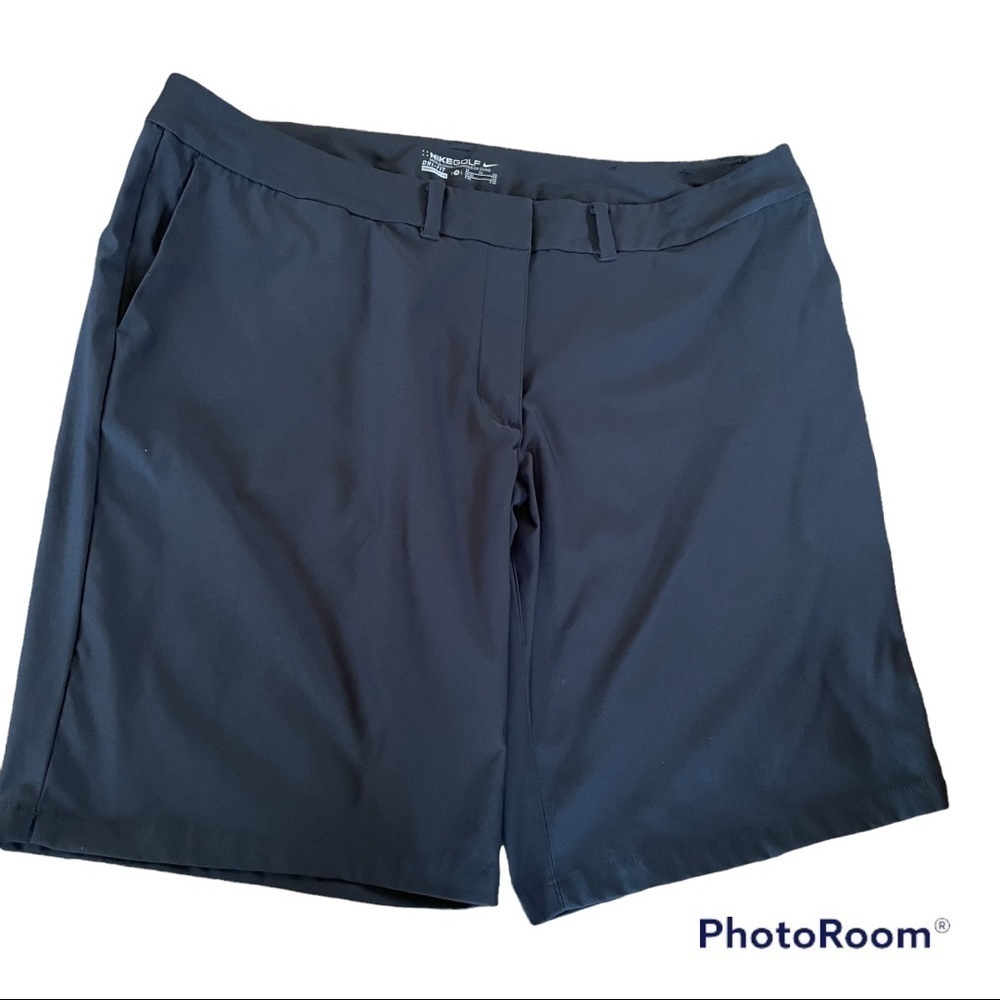 NIKE GOLF SHORTS SIZE 18  FLAT FRONT DRI FIT BLACK